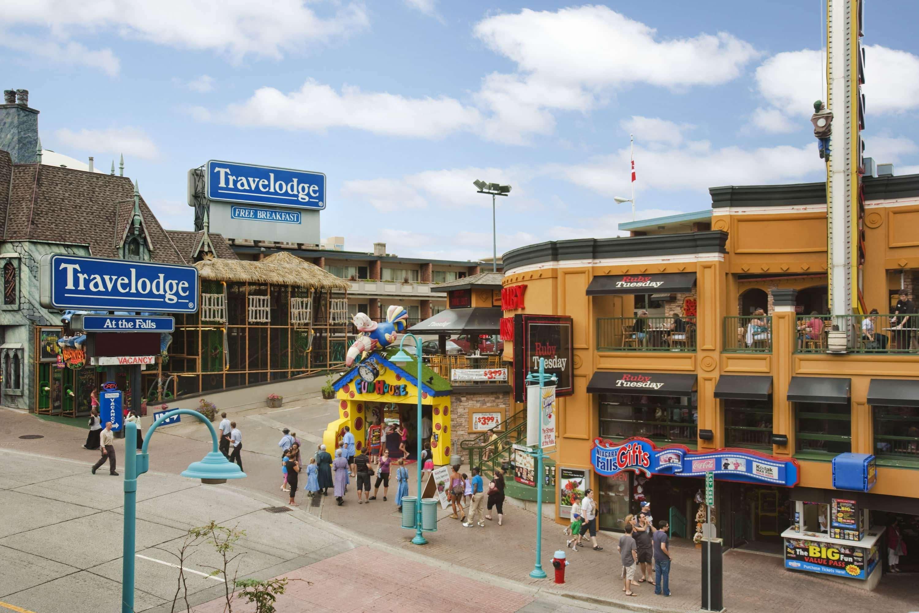 Travelodge By Wyndham Niagara Falls At The Falls Esterno foto