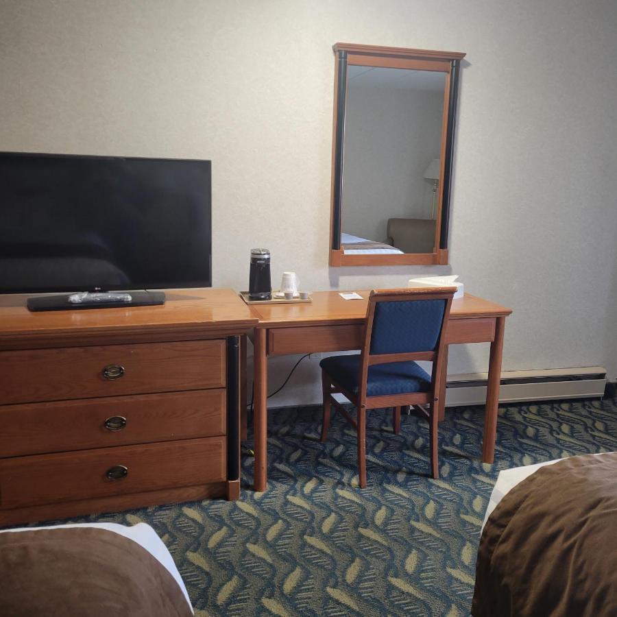 Travelodge By Wyndham Niagara Falls At The Falls Esterno foto