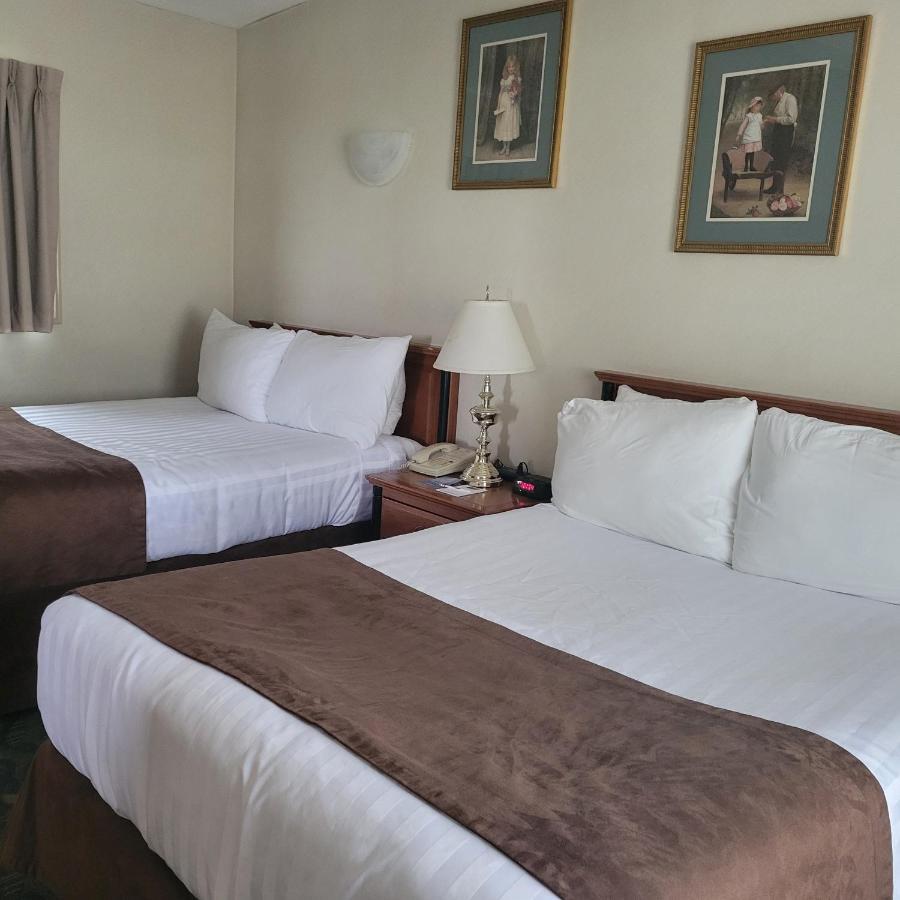 Travelodge By Wyndham Niagara Falls At The Falls Esterno foto