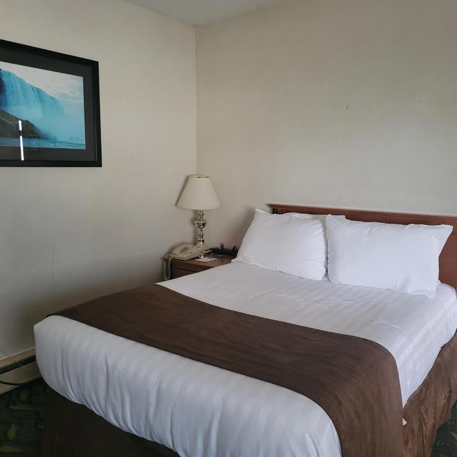 Travelodge By Wyndham Niagara Falls At The Falls Esterno foto