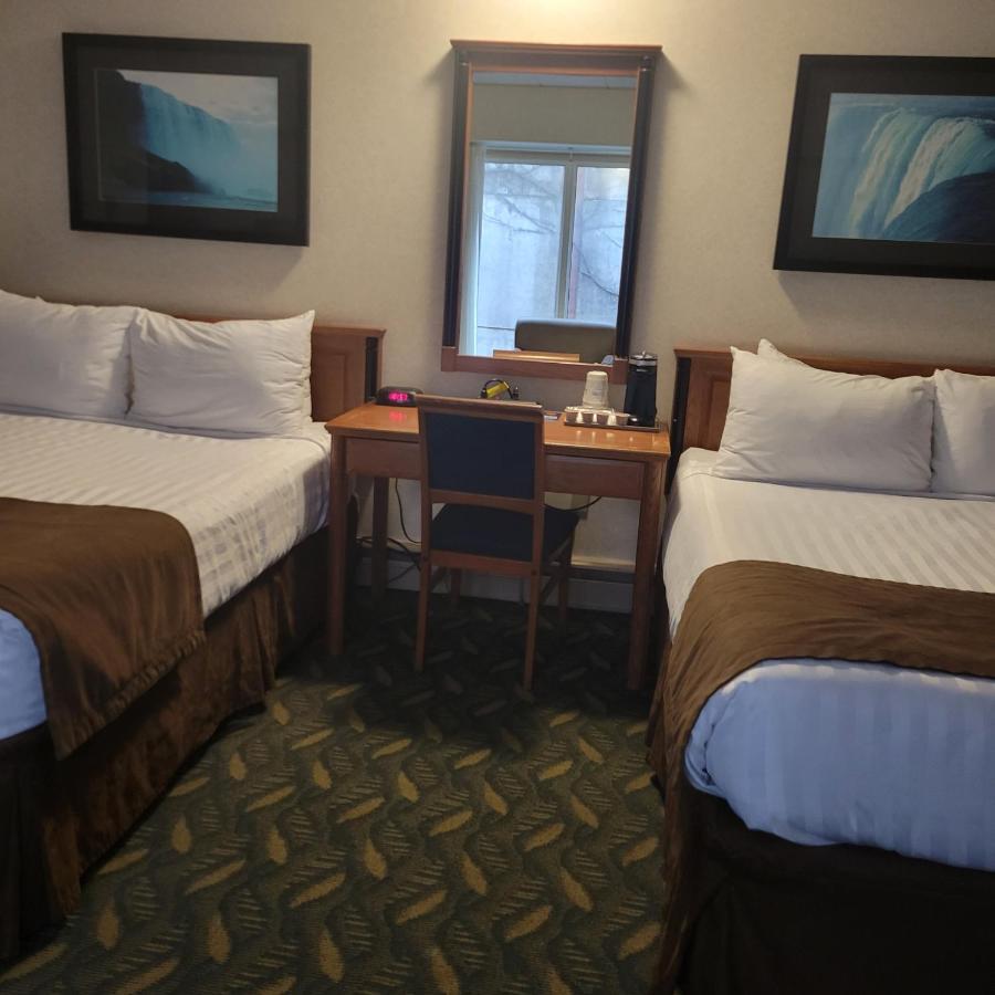 Travelodge By Wyndham Niagara Falls At The Falls Esterno foto