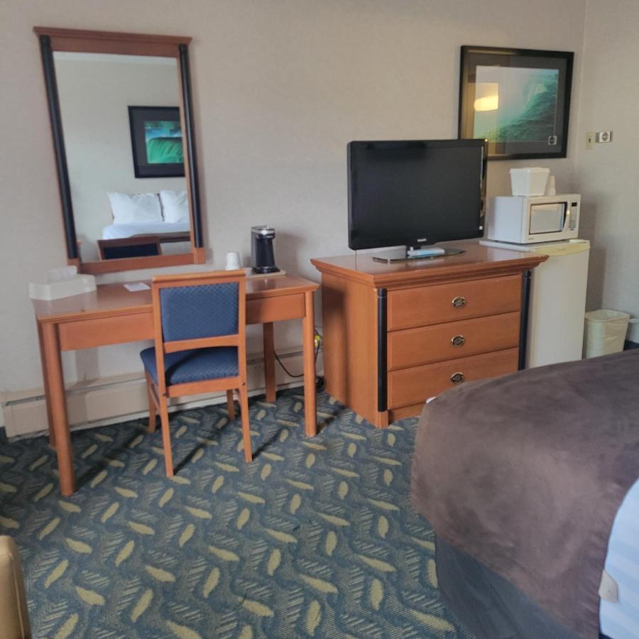 Travelodge By Wyndham Niagara Falls At The Falls Esterno foto