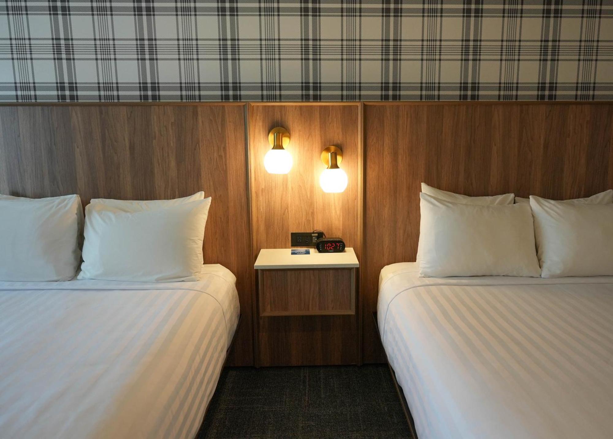 Travelodge By Wyndham Niagara Falls At The Falls Esterno foto