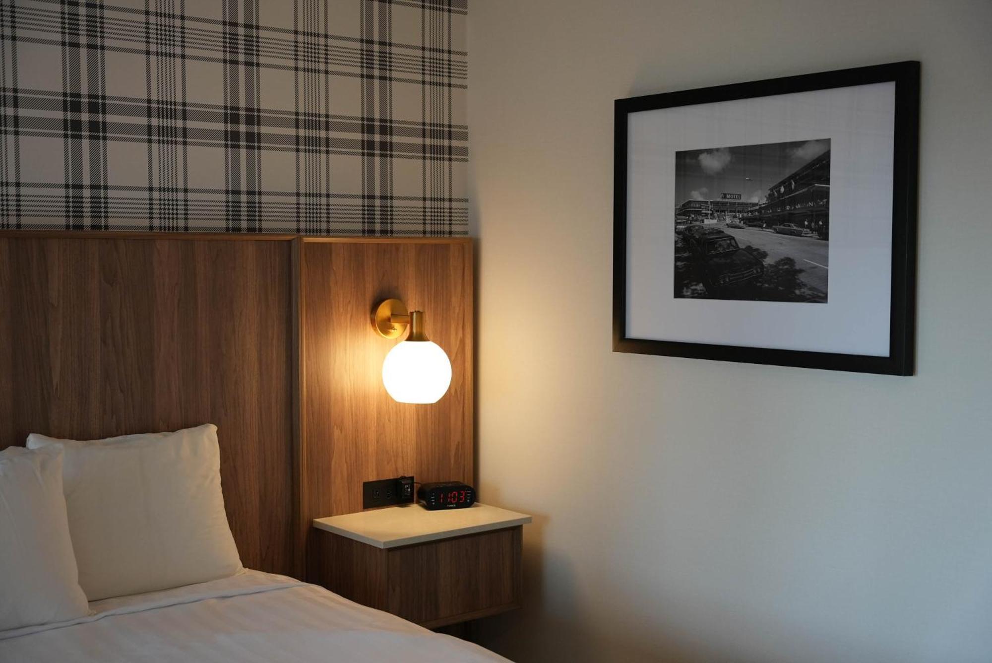 Travelodge By Wyndham Niagara Falls At The Falls Esterno foto