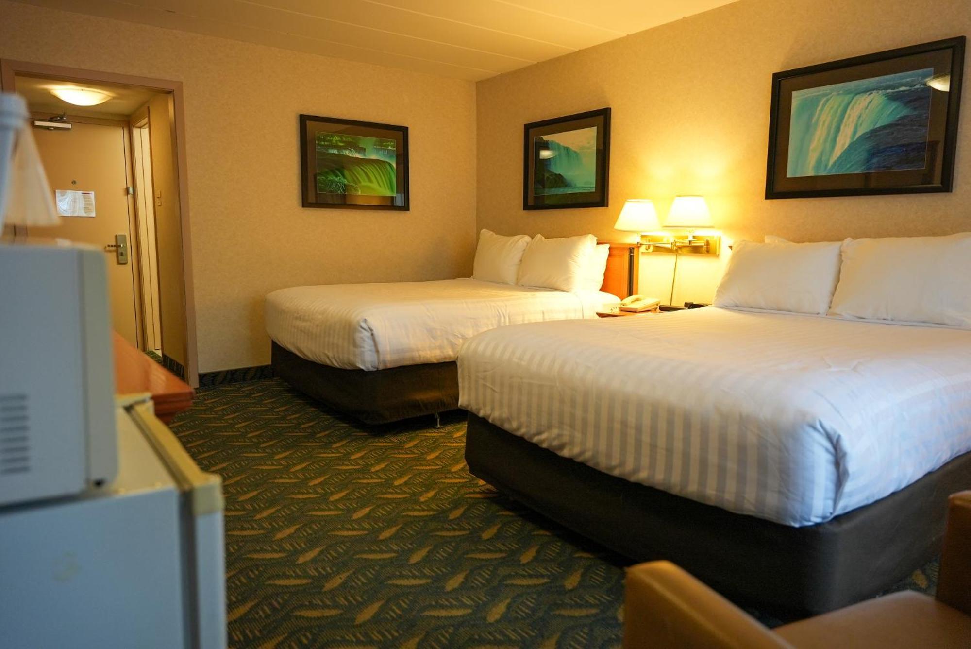Travelodge By Wyndham Niagara Falls At The Falls Esterno foto