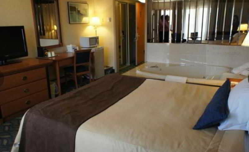 Travelodge By Wyndham Niagara Falls At The Falls Esterno foto